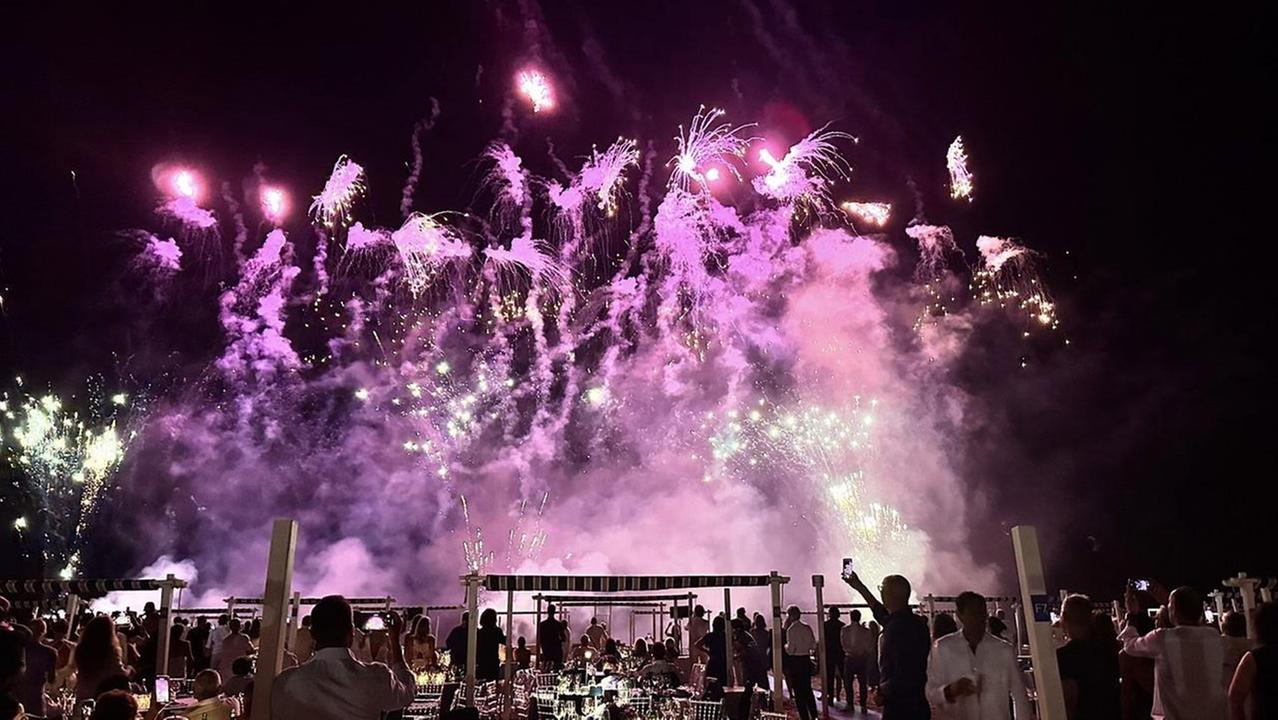 Fuochi d'artificio in spiaggia