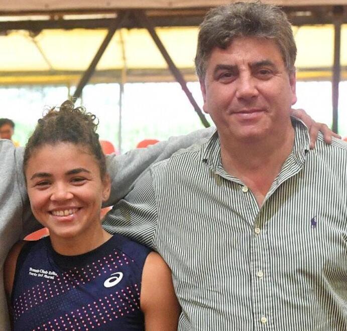 Bagni di Lucca, Paolini: la figlia vince la medaglia, ma il babbo non “riesce” a vederla