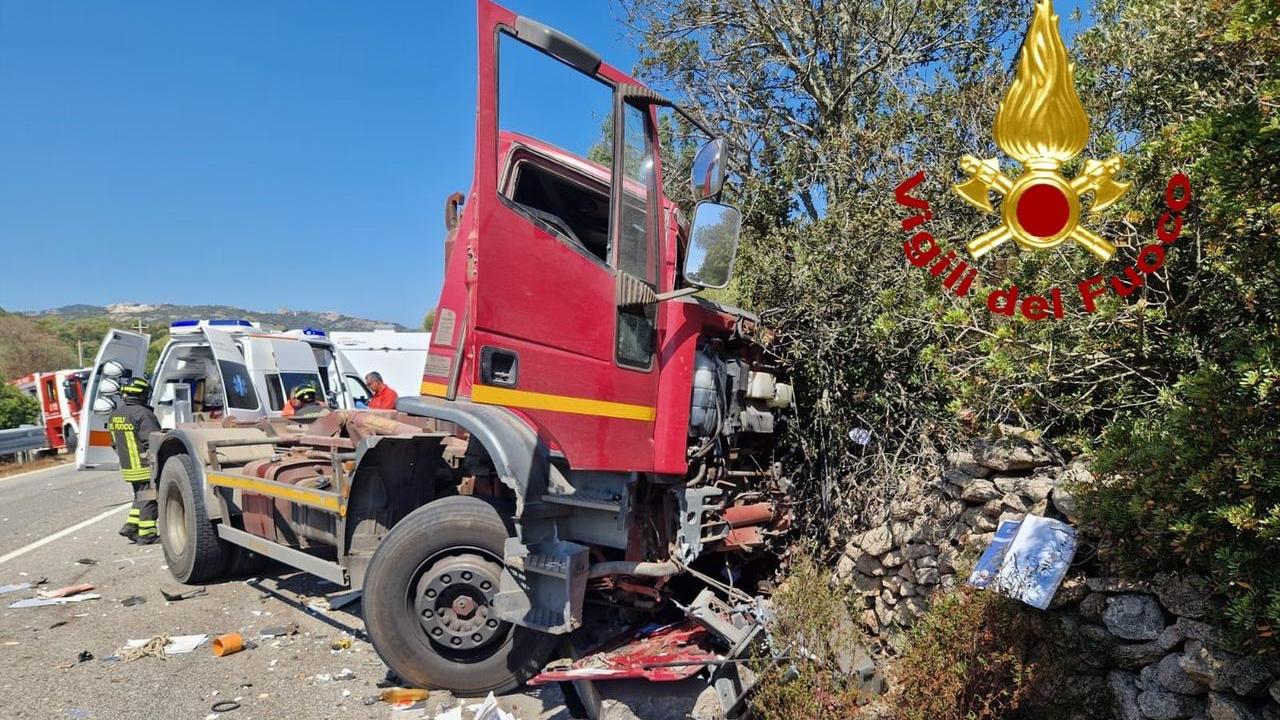 Olbia, spaventoso incidente sulla strada per Arzachena: in rianimazione l’autista del camion