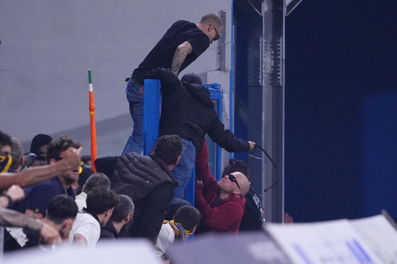 
	Una foto degli ultra coinvolti durante gli scontri

