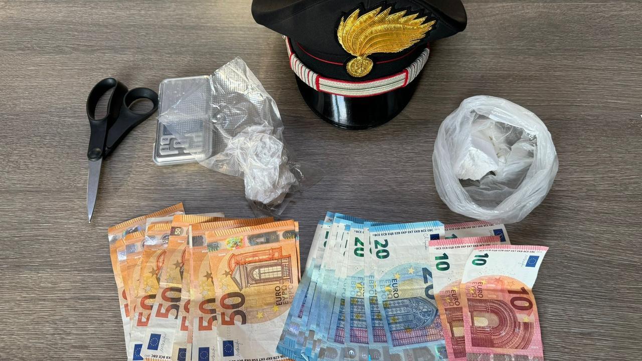 Sbarca nell’isola di San Pietro con un etto di cocaina: arrestato un 38enne