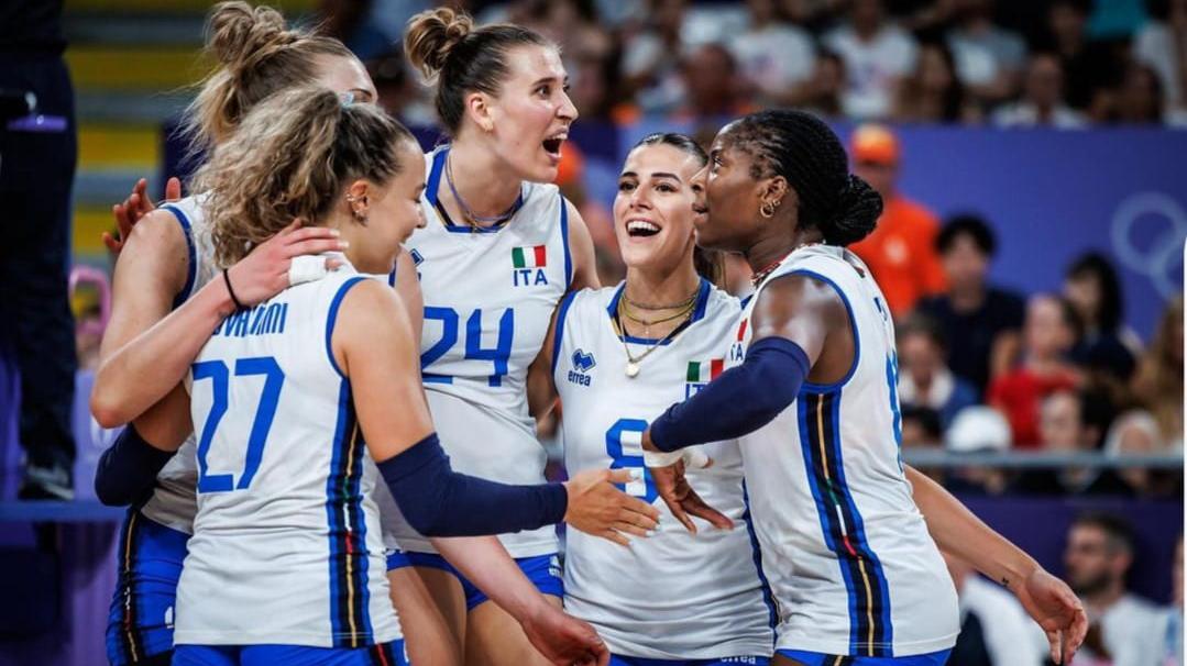 Parigi 2024, l’Italvolley di Alessia Orro vola in semifinale: 3-0 alla Serbia