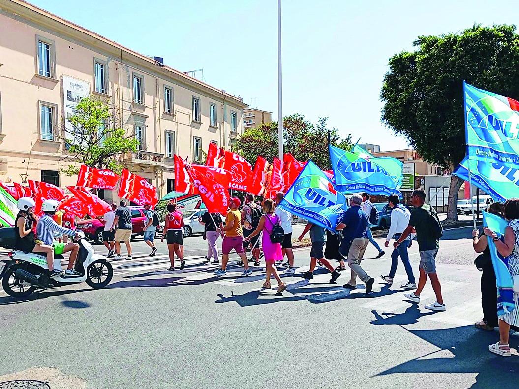 Turismo, la rivolta dei 40mila: sit-in davanti a Confindustria
