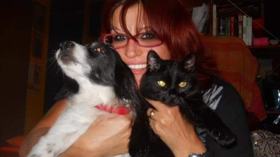 Uno scatto di qualche anno fa del gatto Jambo con Lory Castellari