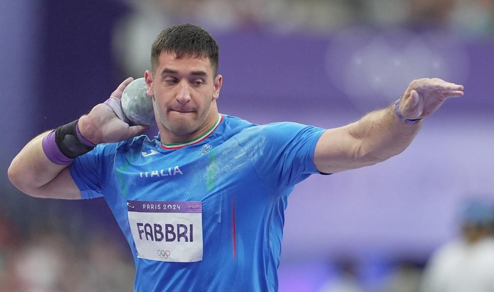 Uno dei lanci di Leonardo Fabbri nella finale olimpica di getto del peso (Foto LaPresse)