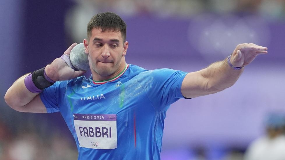 Uno dei lanci di Leonardo Fabbri nella finale olimpica di getto del peso (Foto LaPresse)