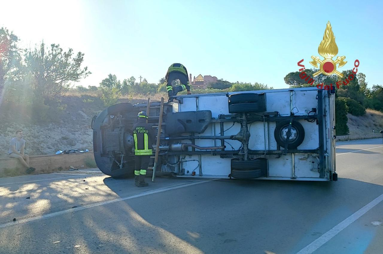
	L'incidente di Quartucciu e i vigili del fuoco al lavoro&nbsp;

