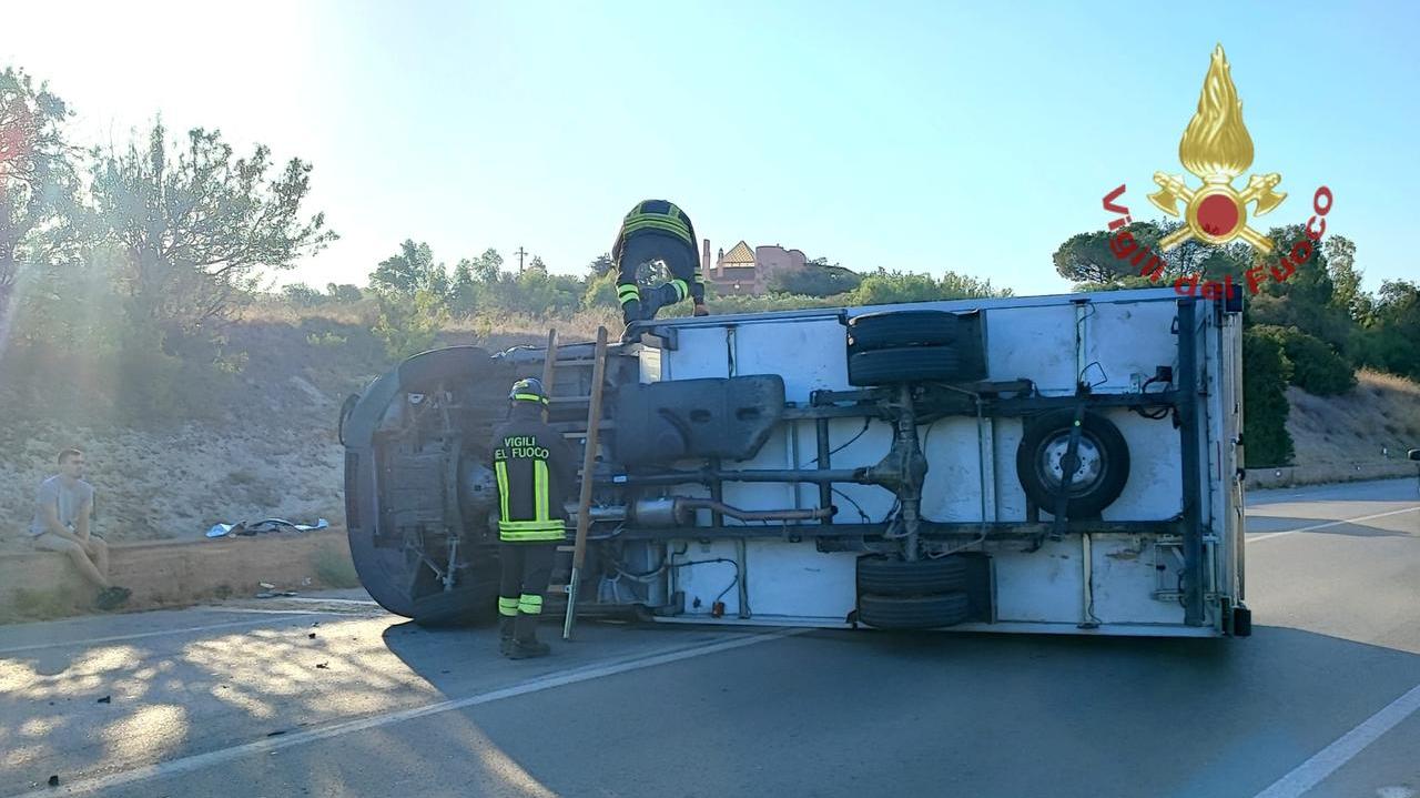 L'incidente di Quartucciu e i vigili del fuoco al lavoro 