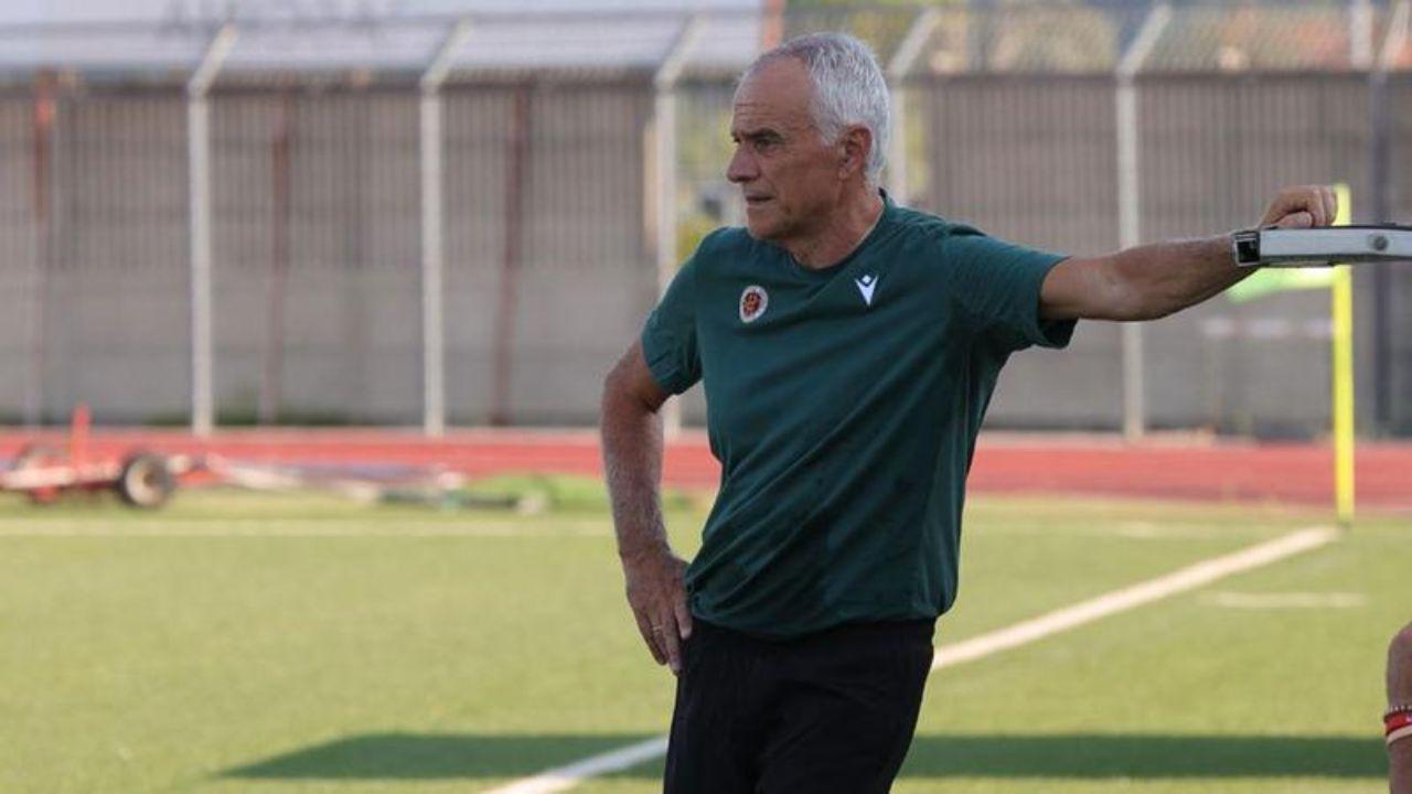 Il mister del Livorno Paolo Indiani
