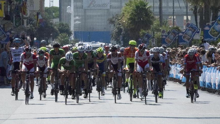 L’arrivo in volata di una edizione passata della Firenze-Viareggio