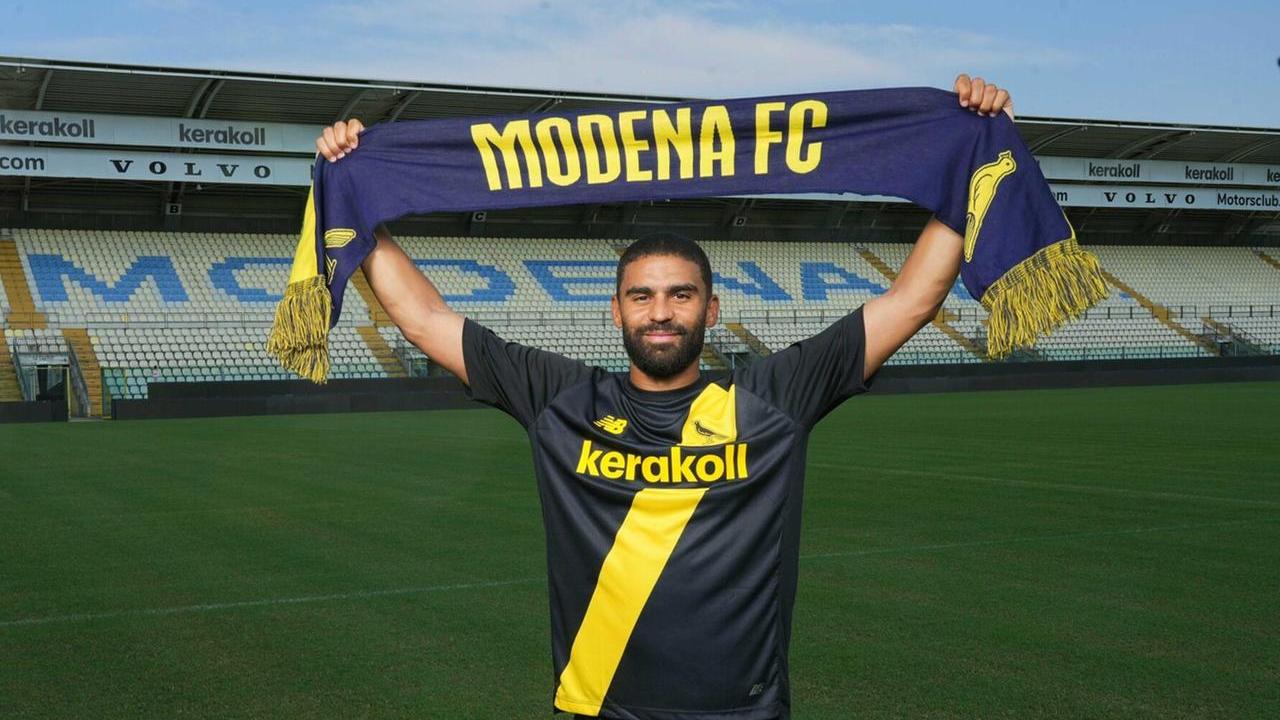 Modena, Defrel si presenta con la terza maglia: è nera e gialla
