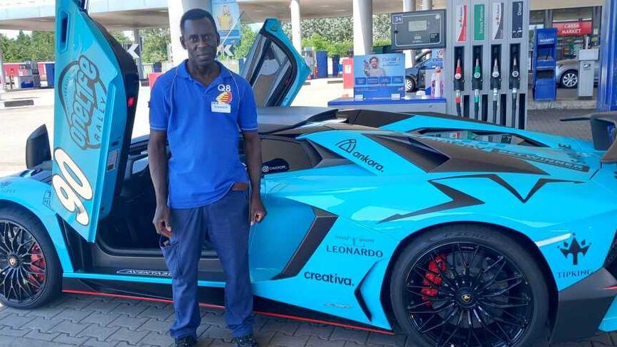 Modena, il benzinaio che non trova casa in affitto. Mezzetti: «Inaccettabile»