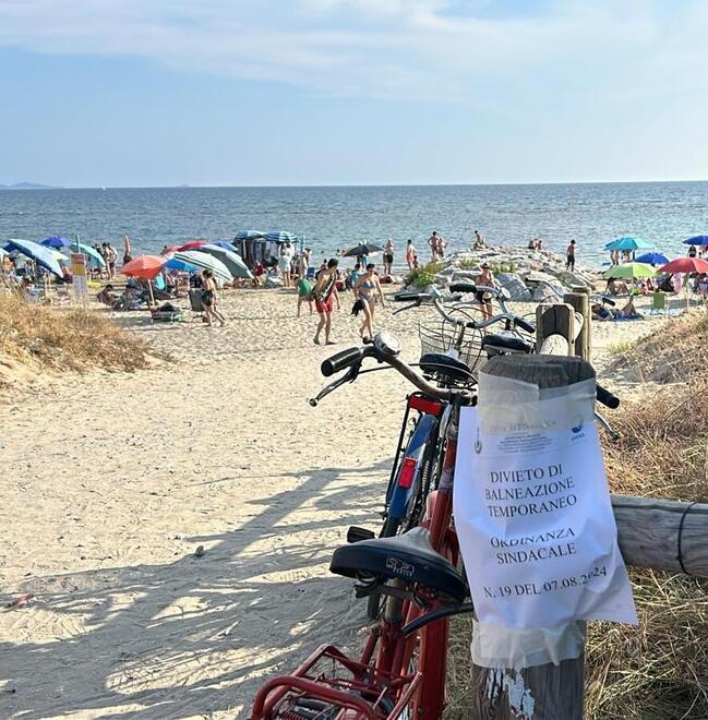 Follonica, batterio in mare: scatta il divieto di balneazione. Il tratto interessato