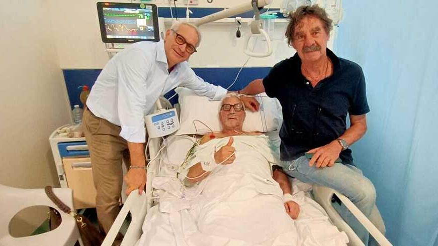 Francesco D’Urso in ospedale con gli storici ex rossoneri Lucio Nobile (a sx) e Massimo Morgia (dx)