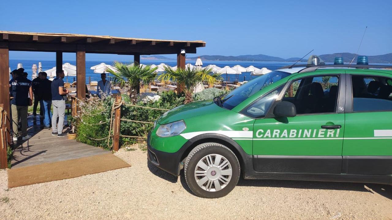 I carabinieri sequestrano il chiosco A-mare Beach Club di Alghero