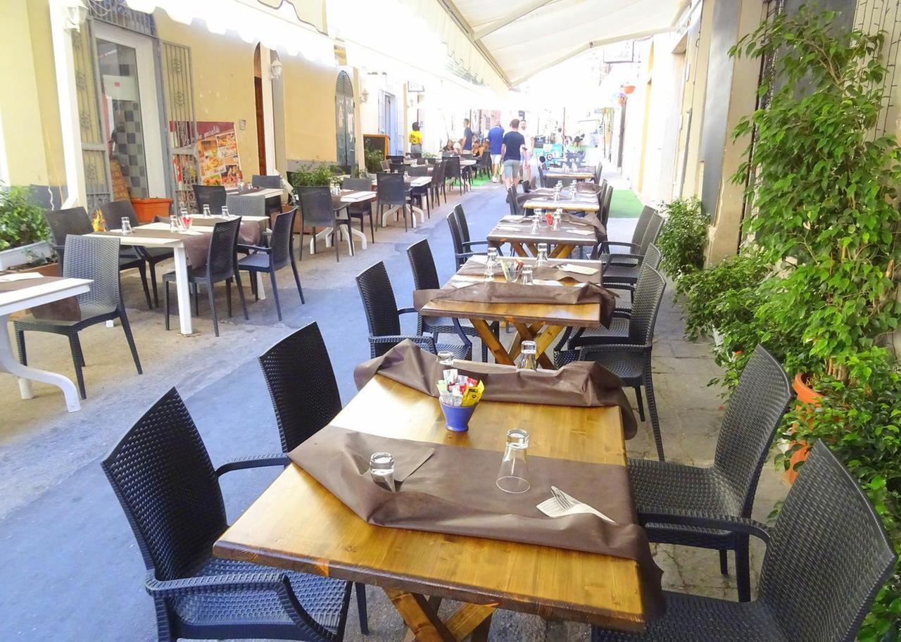 Dehors sulle strisce blu: a Sassari i locali non pagheranno più