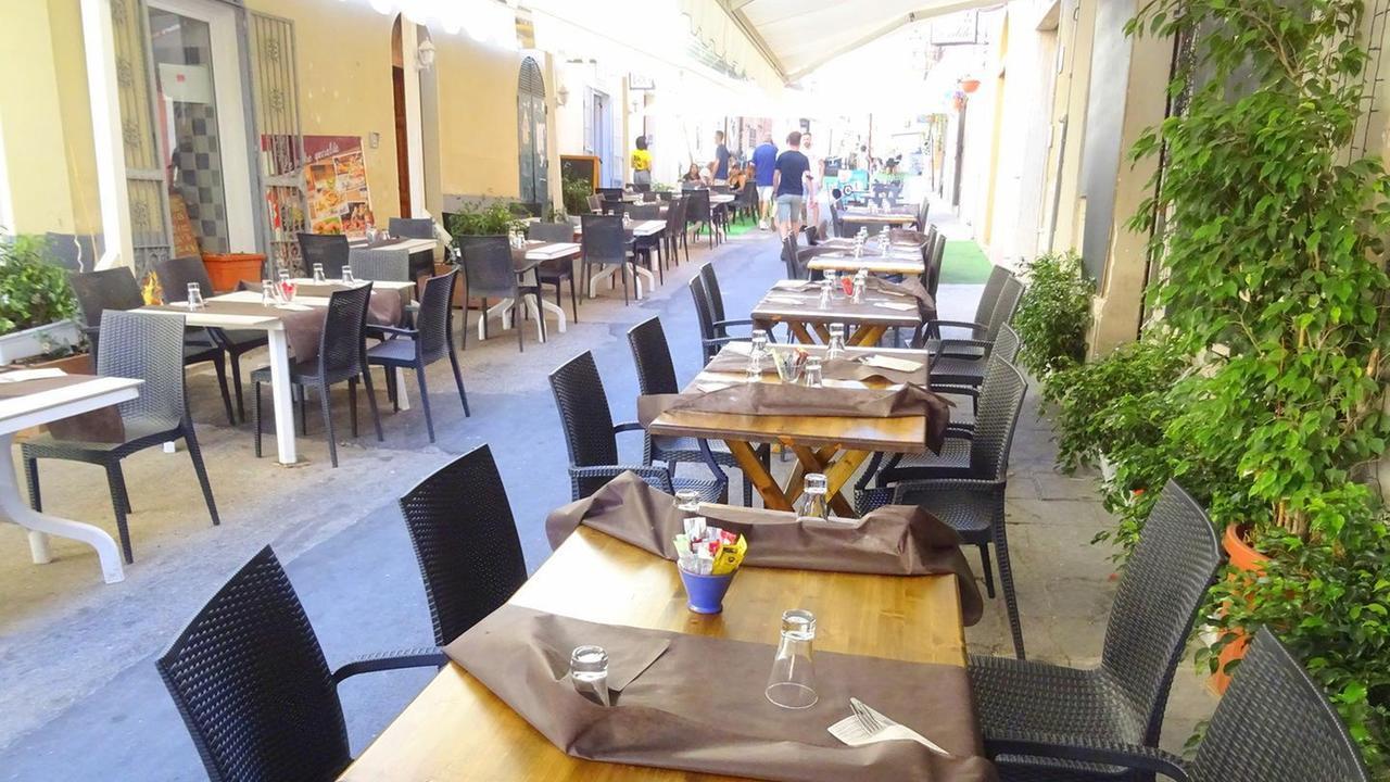Dehors sulle strisce blu: a Sassari i locali non pagheranno più
