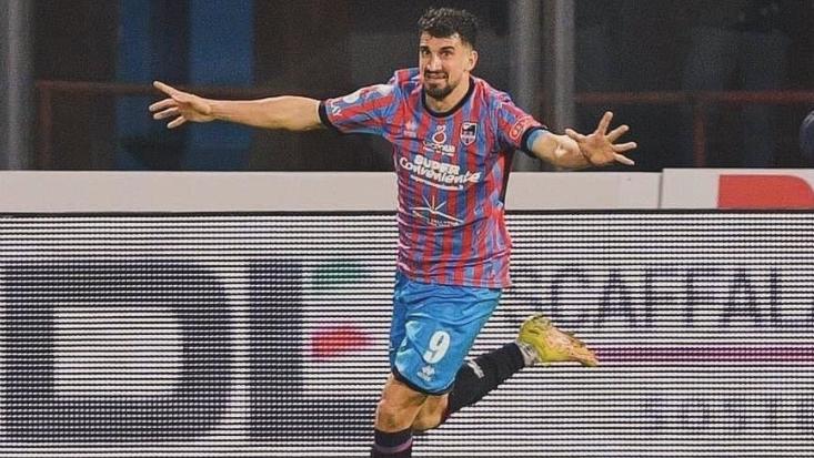 Rocco Costantino, qui con la maglia del Catania, sarà il nuovo centravanti della Lucchese (foto Instagram)