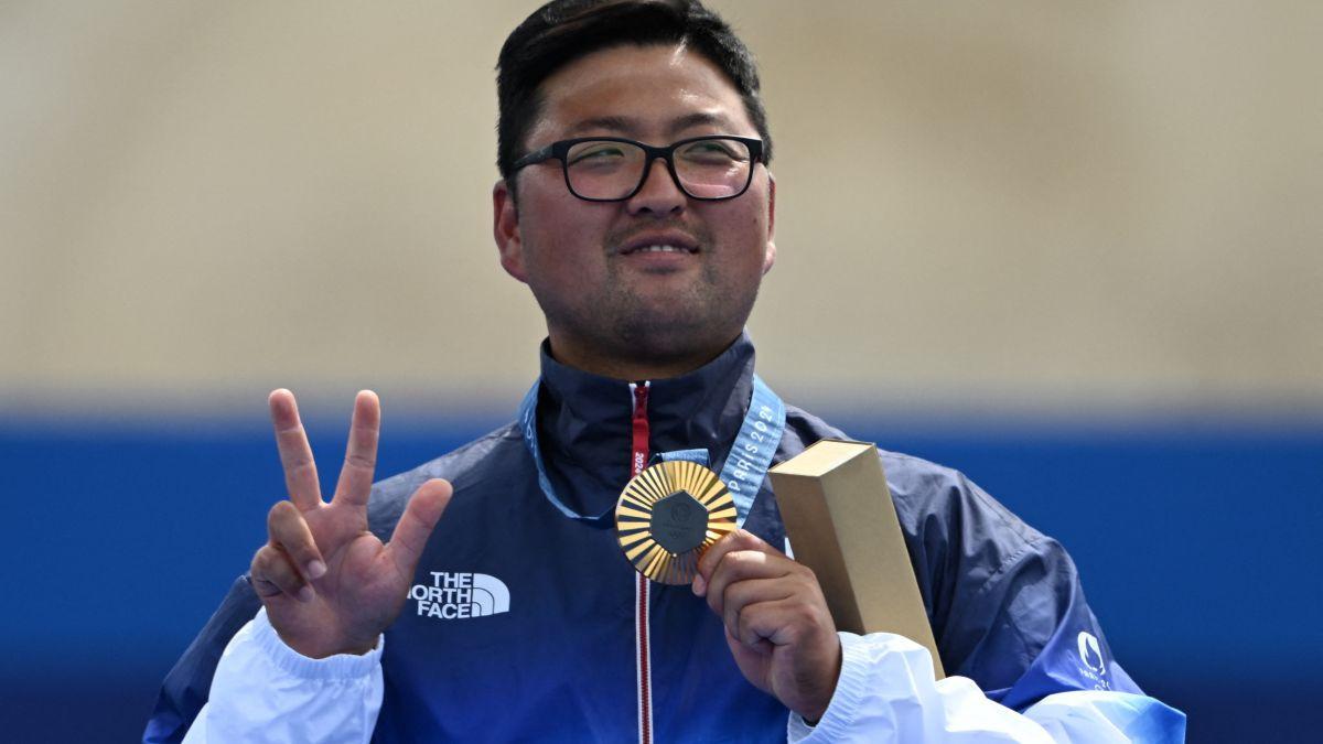 Olimpiadi, i premi più strani ai vincitori delle medaglie: tessere per la metro, cibo da asporto gratis e mucche