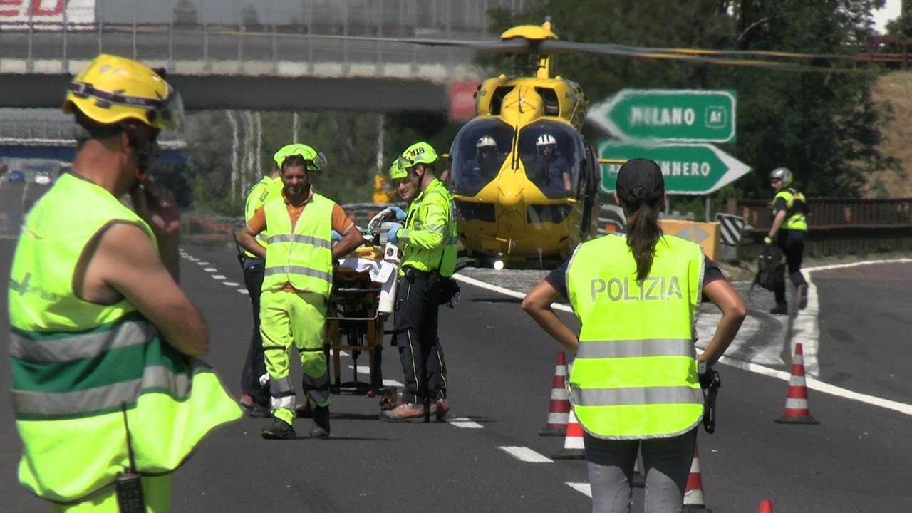 Incidente sull’A1: due turisti tedeschi gravemente feriti nell’auto in fiamme