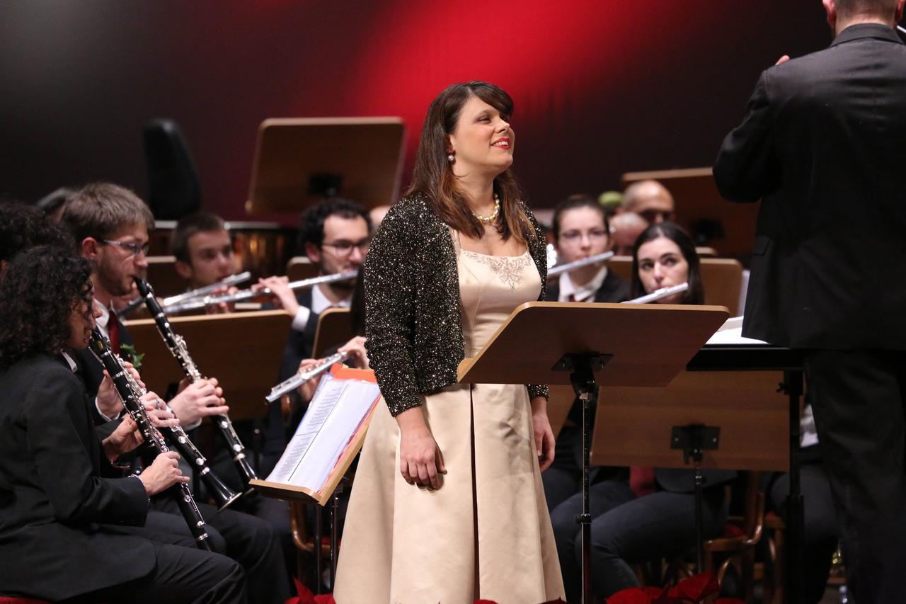 La soprano Annalisa Ferrarini canta a Vetto