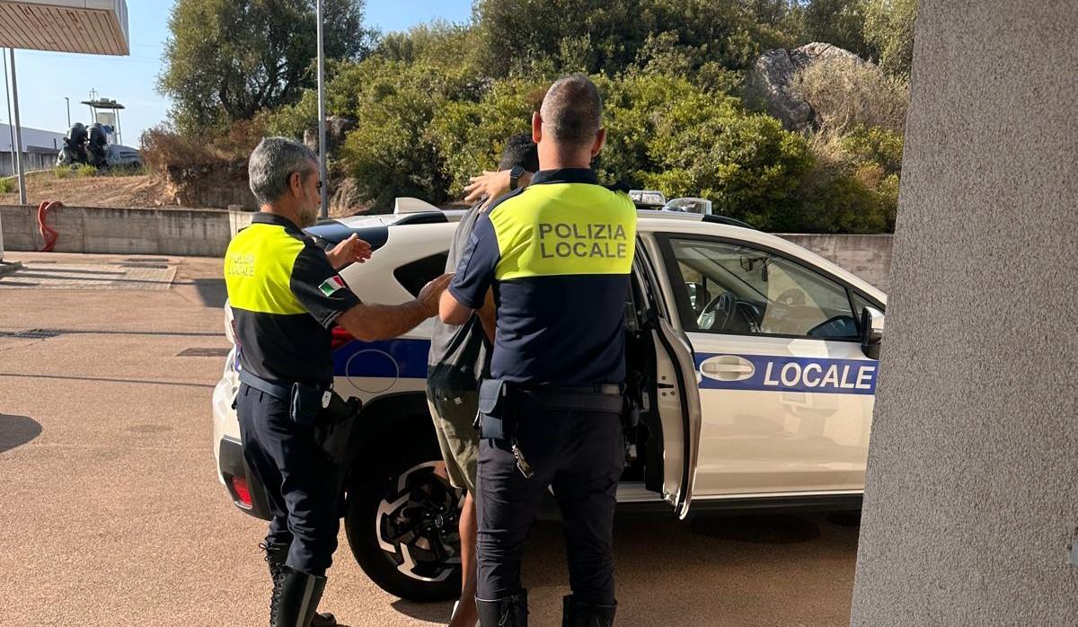 Olbia, rapine nel centro storico: arrestato un uomo