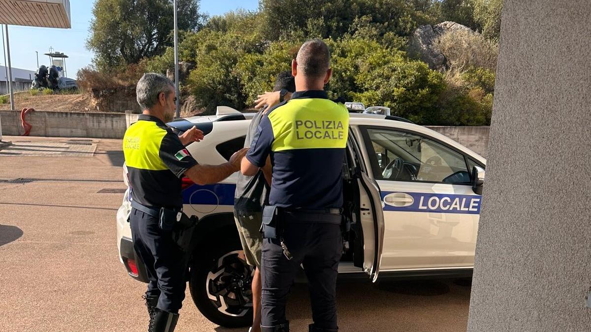 Olbia, rapine nel centro storico: arrestato un uomo