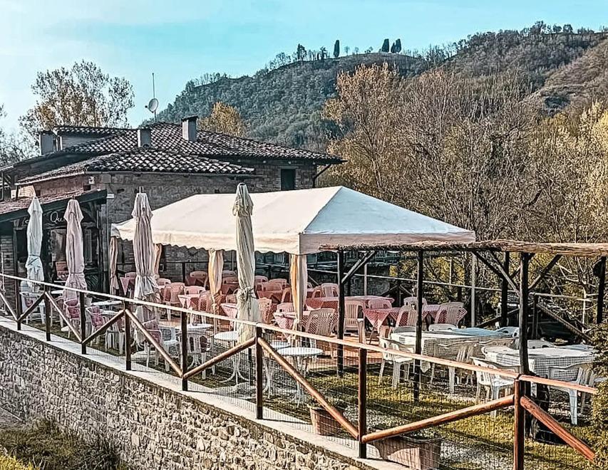 La Quiete, buon cibo e lo show dei Sassi di Roccamalatina