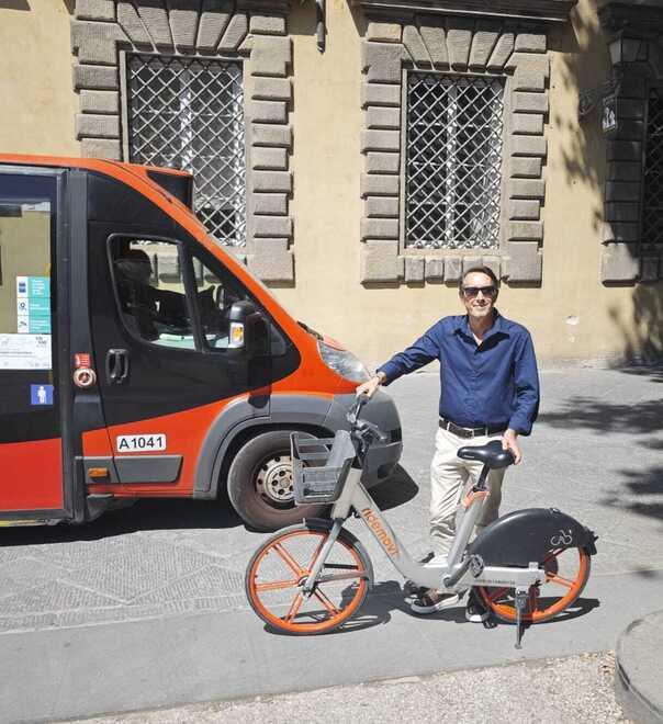 Lucca, la bicicletta condivisa è gratuita per gli abbonati di Autolinee<br>
