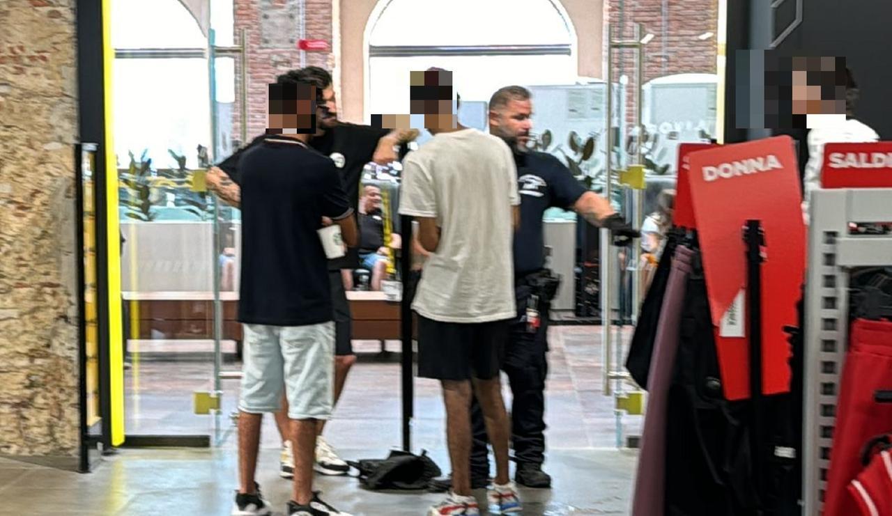
	Le persone fermate nel centro commerciale

