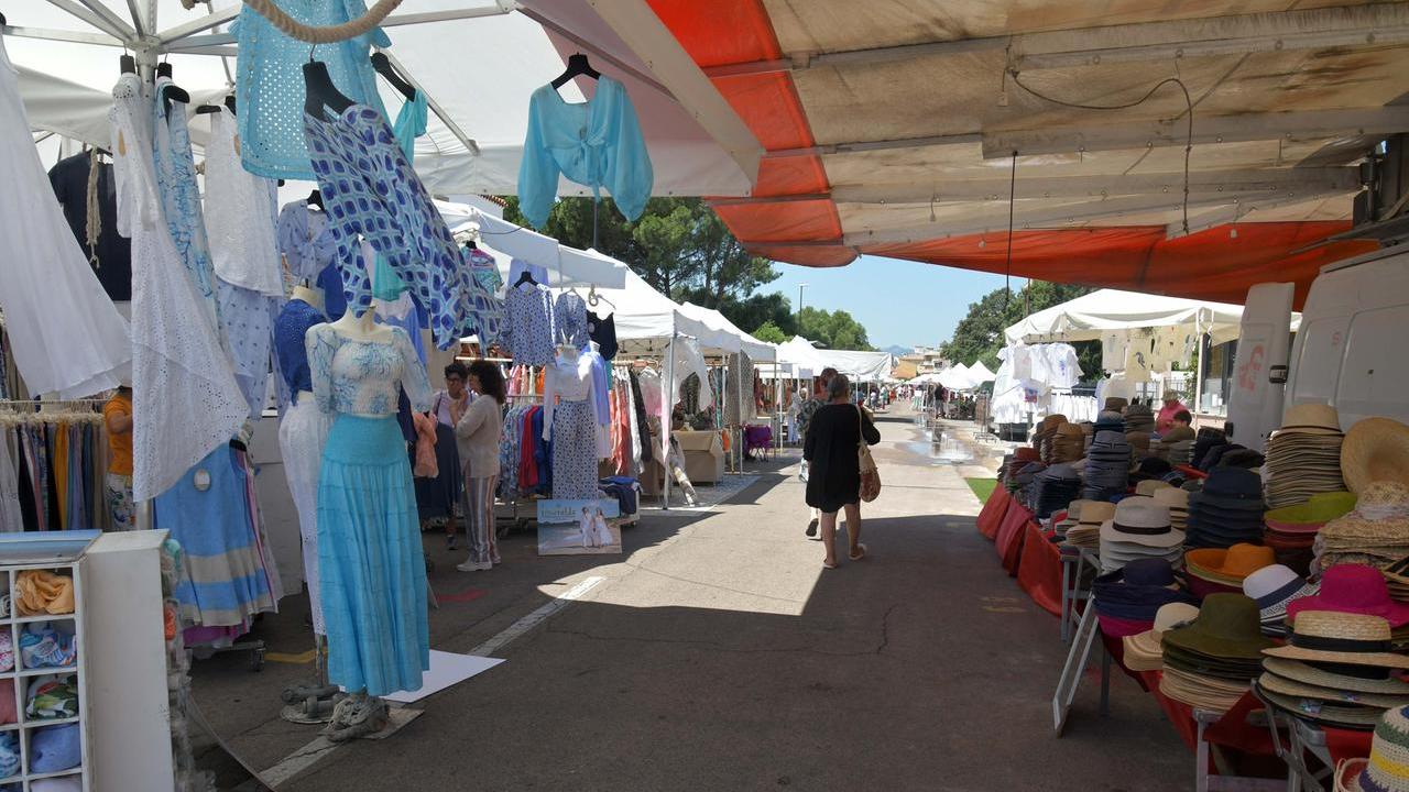 Il mercatino in via Poletti