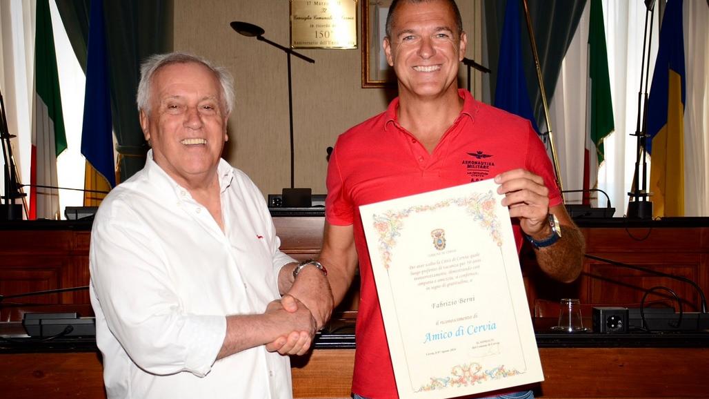 Cervia premia il turista fedele: da 50 anni sempre in ferie a Pinarella