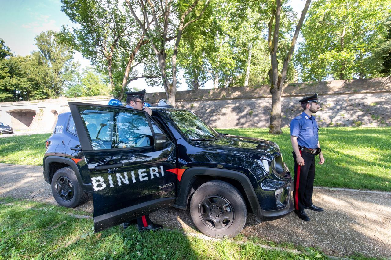 Berra, truffa dell’abbraccio a un anziano: sparisce la catenina d’oro