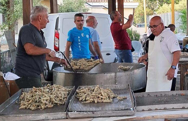 Sei quintali di pesce fritto per la sagra del pescatore a San Vito