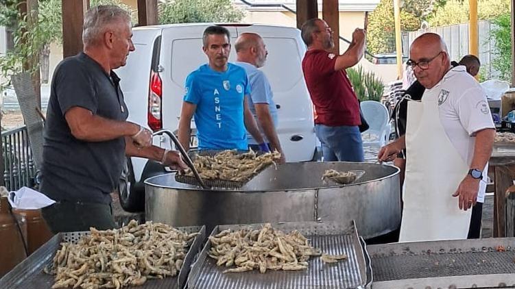 Sei quintali di pesce fritto per la sagra del pescatore a San Vito
