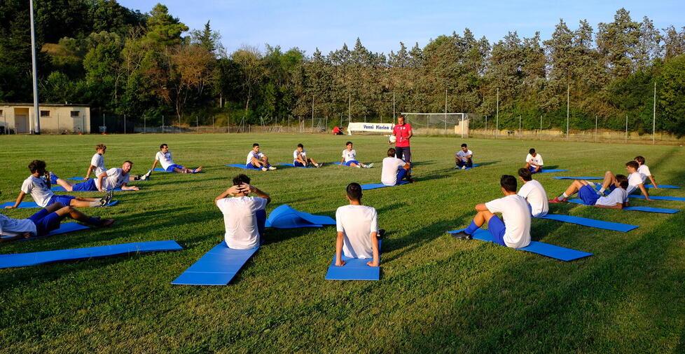 preparazione dei Colli Marittimi allo stadio Niccolai di Montescudaio, (foto Michele Falorni/Silvi)