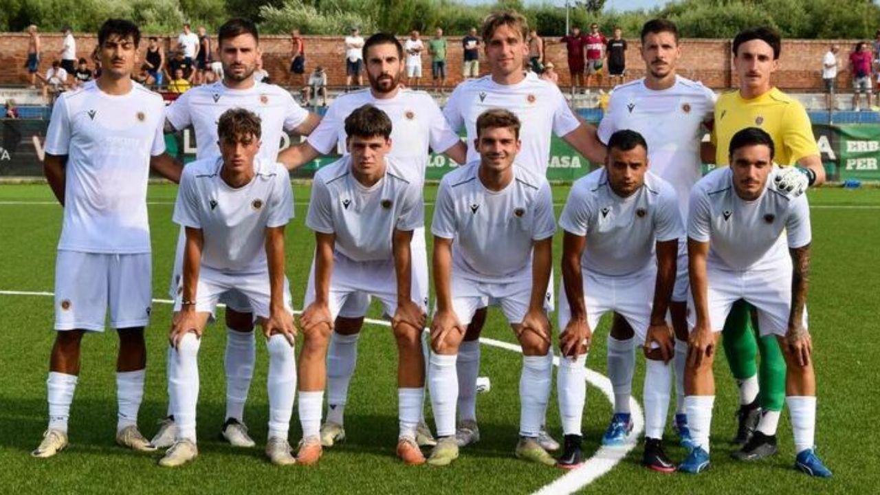 
	La formazione del Livorno nell'amichevole con il Seravezza

