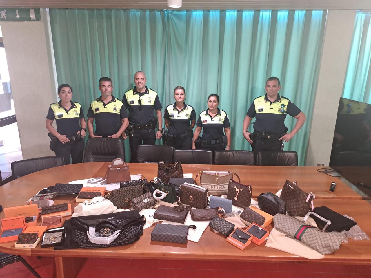 Olbia, blitz nella spiaggia di Porto Istana: sequestrate borse contraffatte