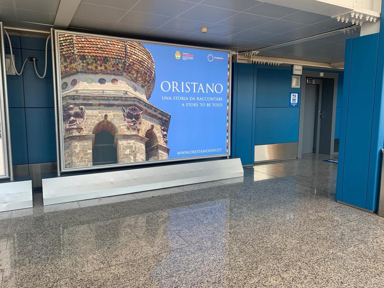 In aeroporto spunta il campanile della cattedrale di Oristano: «Così promuoviamo la città»