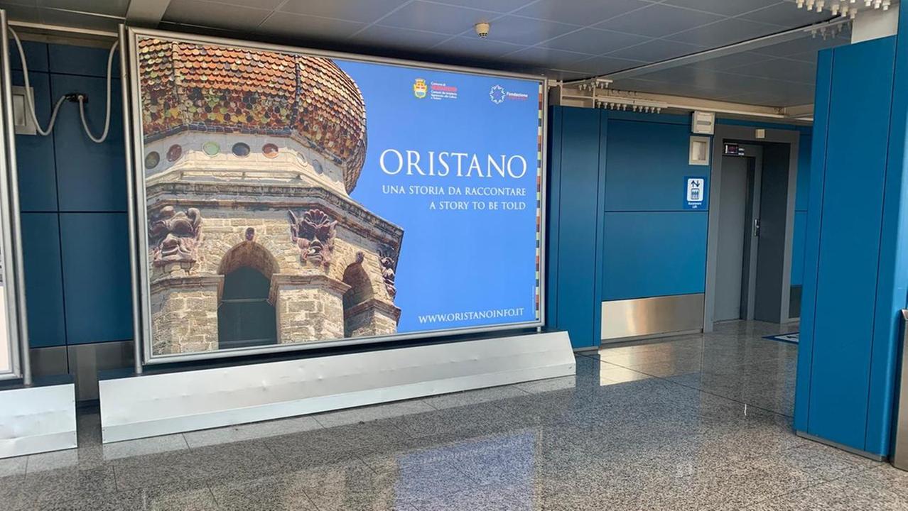 In aeroporto spunta il campanile della cattedrale di Oristano: «Così promuoviamo la città»