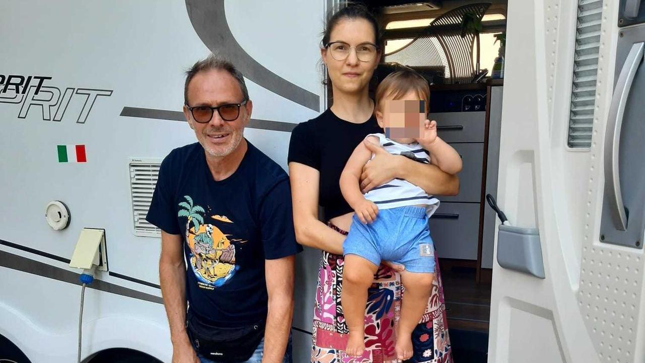 «Abbiamo venduto casa e tutte le nostre cose: ora viviamo in camper e viaggeremo per l’Europa»