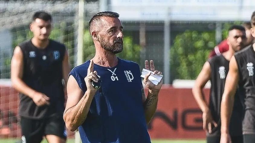 Mister Alessandro Agostini durante un allenamento (foto dalla pagina Facebook del club)