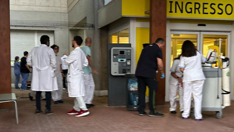 Cade da una finestra dell’ospedale di Cona: muore un paziente