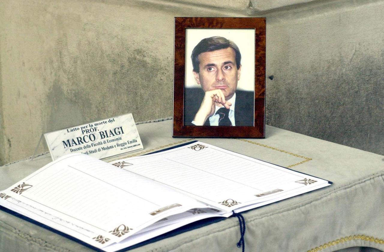 Omicidio di Marco Biagi, Simone Boccaccini esce dal carcere