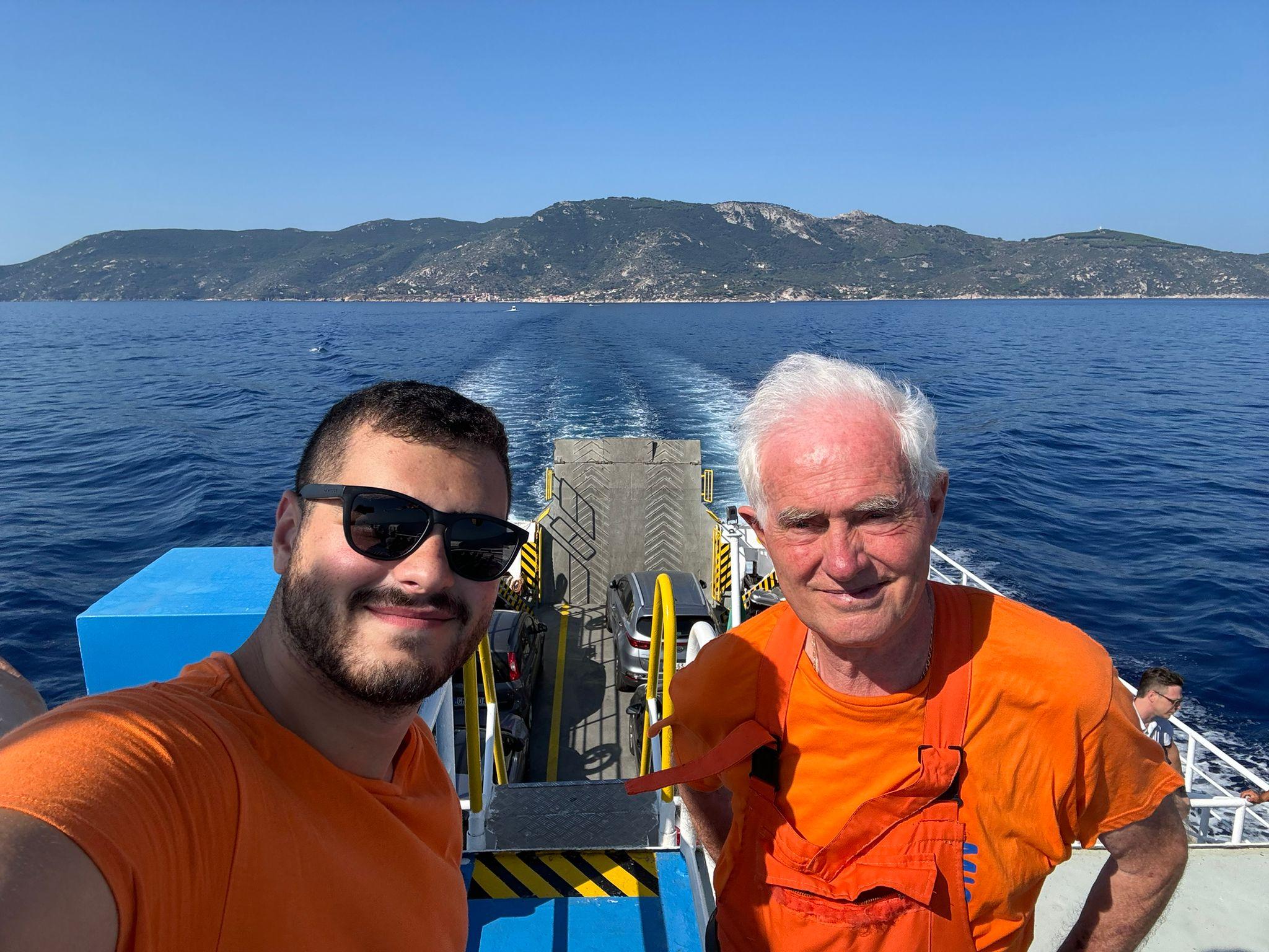 Pattugliamento in barca per i due volontari