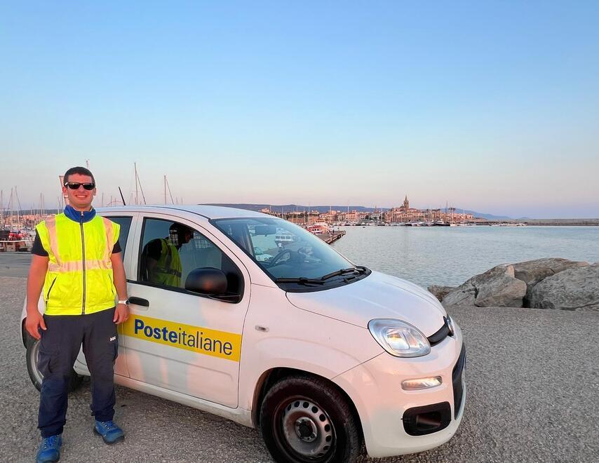 Luca Meloni, 24 anni, algherese: ecco chi è il postino più giovane della Sardegna