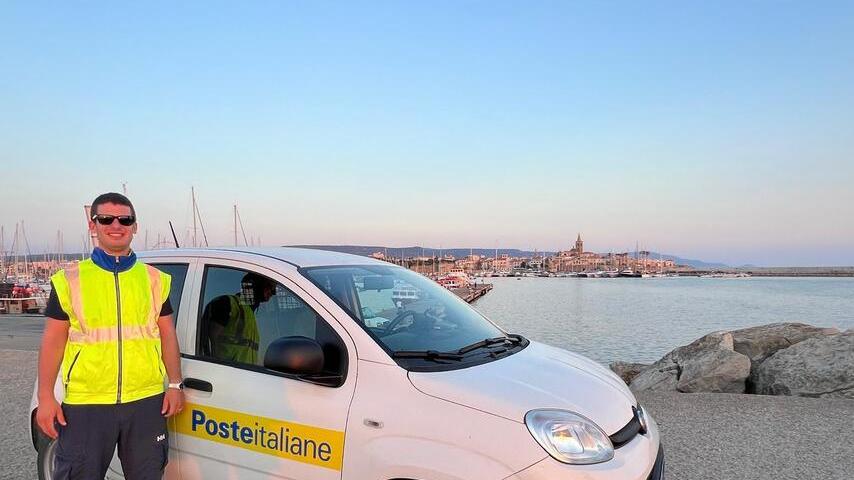 Luca Meloni, 24 anni, algherese: ecco chi è il postino più giovane della Sardegna