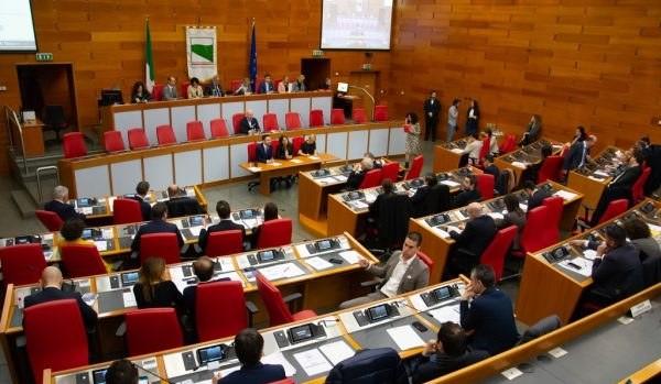 Stipendi e rimborsi, ecco chi sono i politici in Regione che costano di più