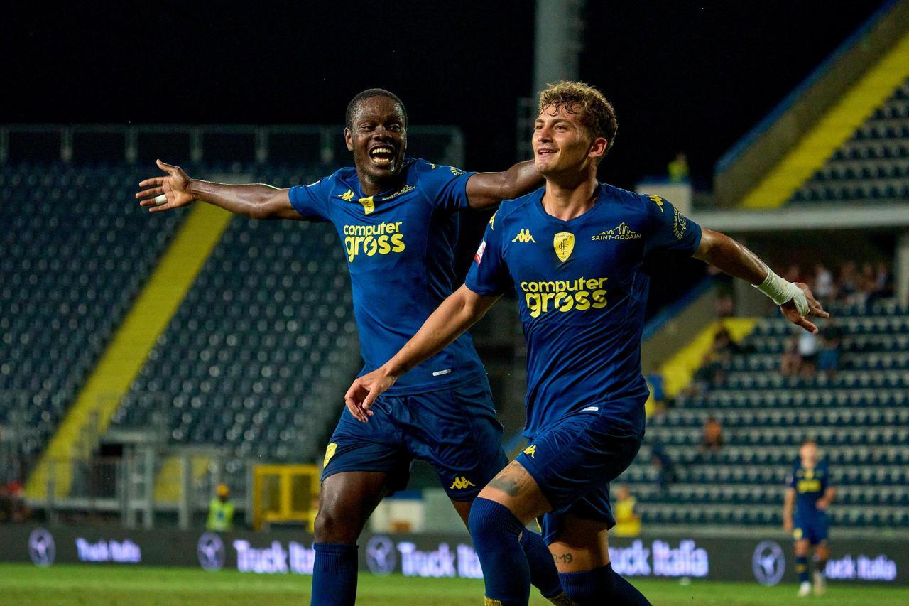 
	L'esultanza di Gyasi ed Esposito dopo il gol del 3-1 (foto Autovino)

