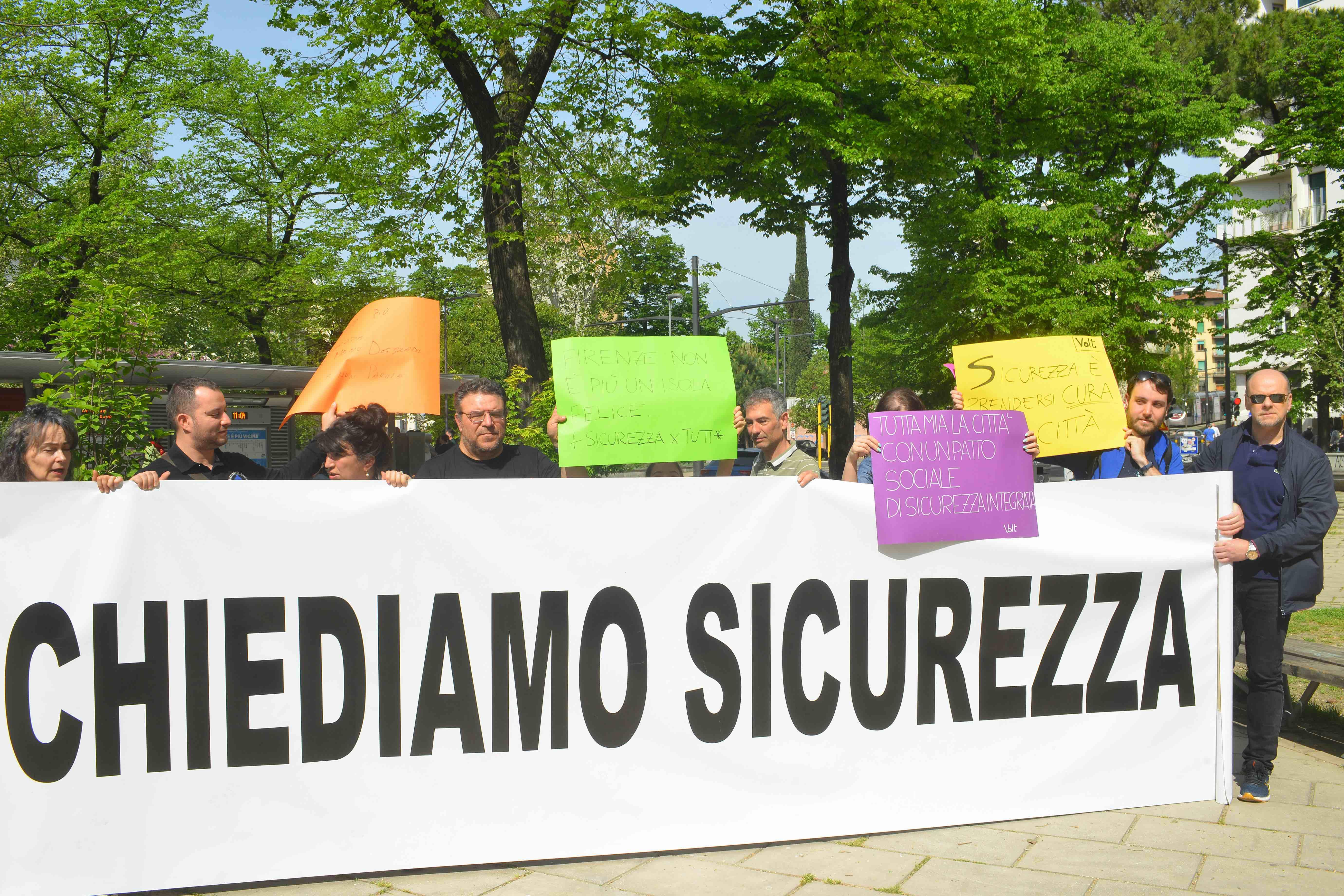 Uno dei recenti sit in dei comitati